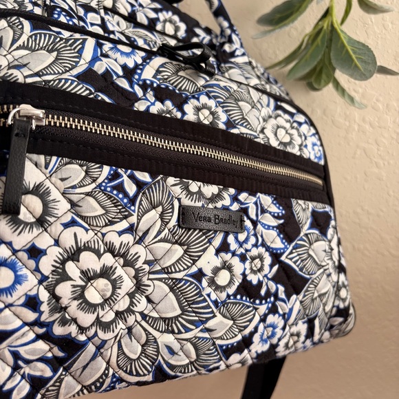 Vera Bradley Blue White Floral Quilted Weekender Travel Duffel Spring Vacay Bag - Picture 3 of 13